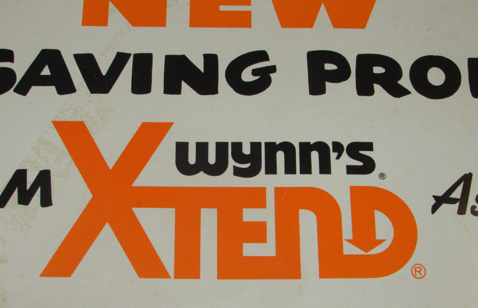 VINTAGE ‘WYNN XTEND’ CARDBOARD SIGN! HELP IS ON THE WAY~OIL/GAS TREATMENT 20×12″