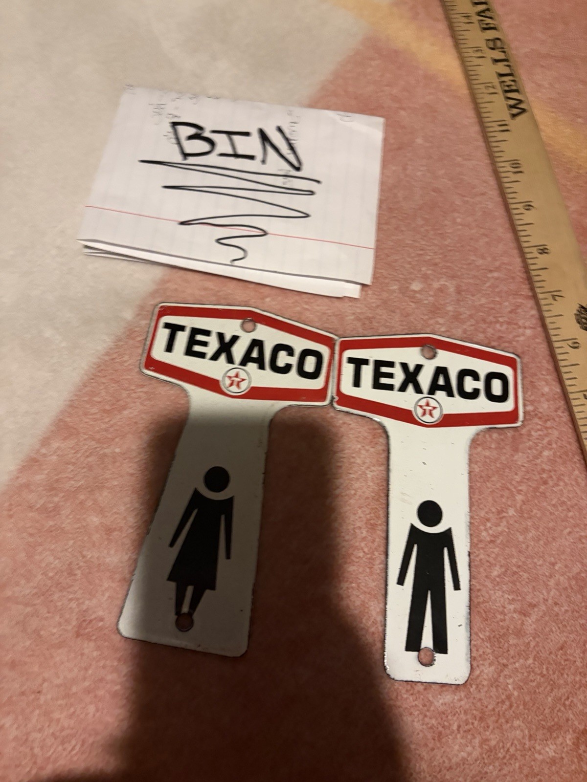 Porcelain Texaco Men And Women Figures Restroom Keys