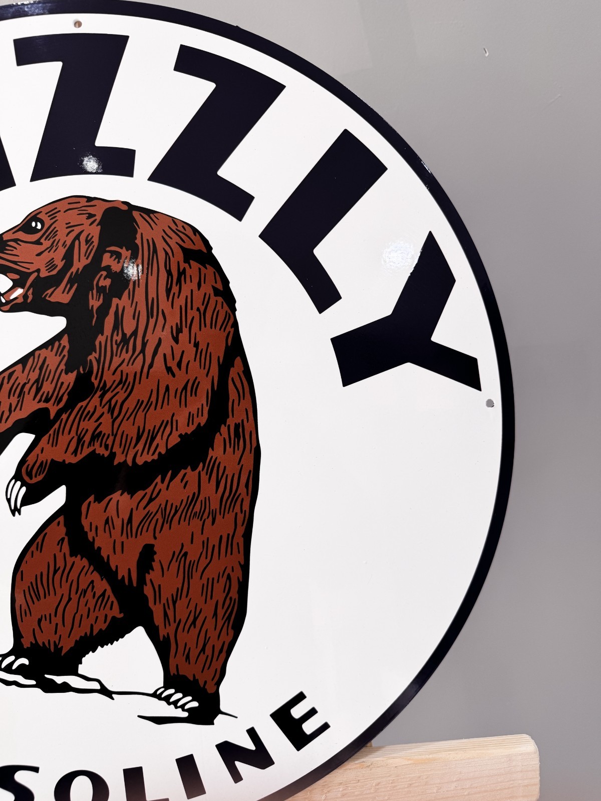 Vintage Bear Oil Company Grizzly Gasoline Heavy Metal Sign – 19.7″ (50cm)