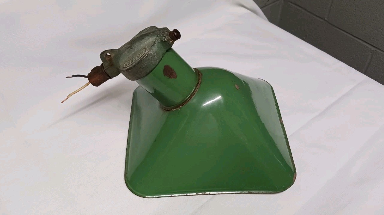 1930s Boston Wheeler 10″ Green Porcelain Industrial Vintage Light
