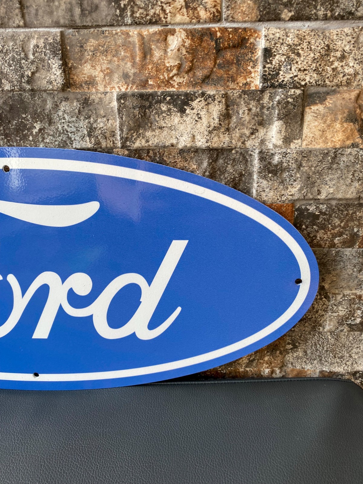 Ford Oval Emblem – Heritage Heavy Metal Sign 20×45 cm (7.8”×17.7”)