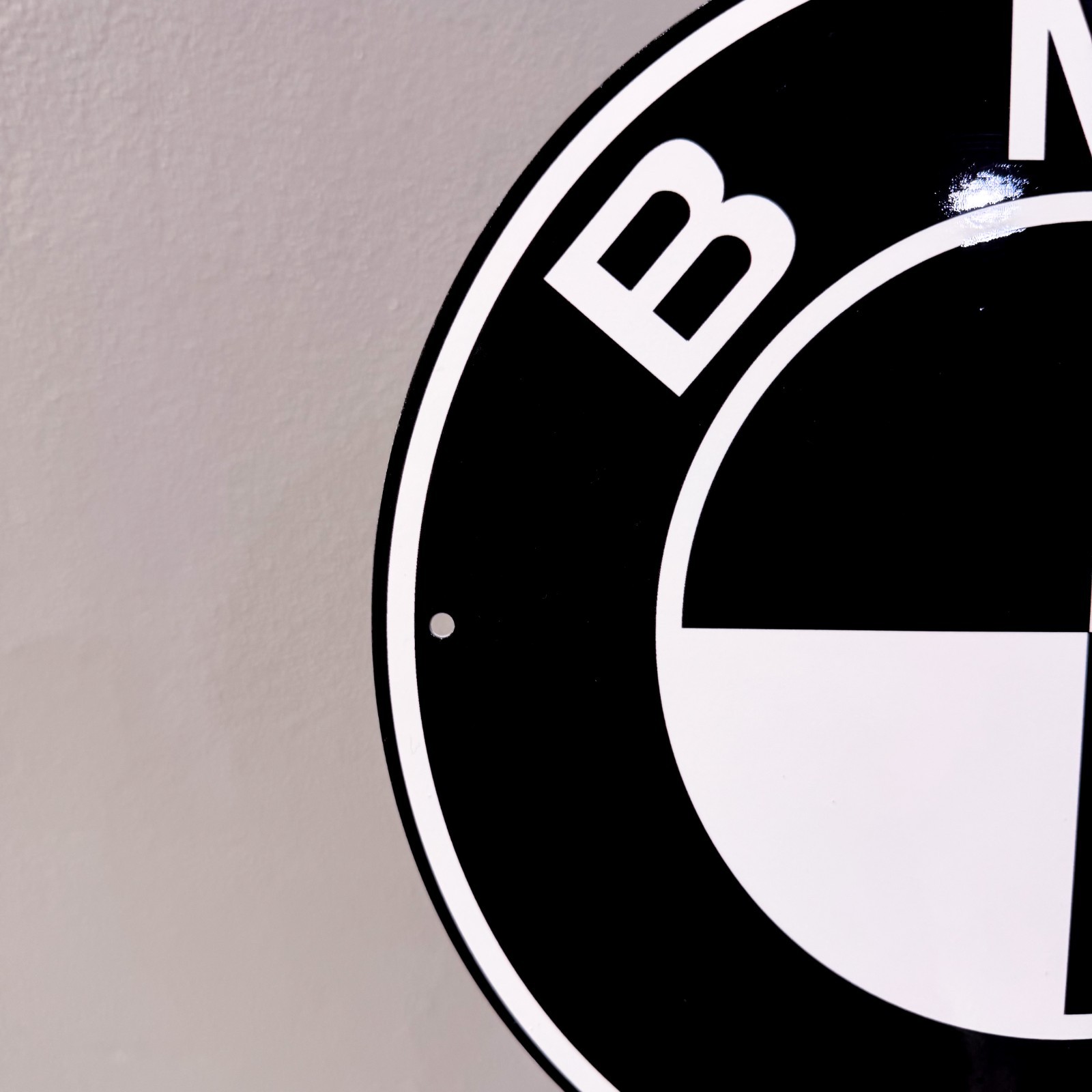BMW Black Logo & Bavarian Motor Works Heavy Metal Sign Set – 30 cm (11.8”)