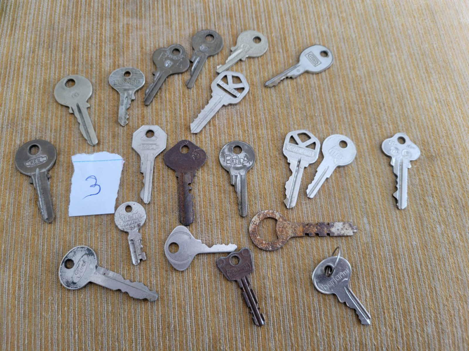 Vintage KEY collection 20pc Crafts Jewelry Car Door Cabinet Lock Etc. Lot 3