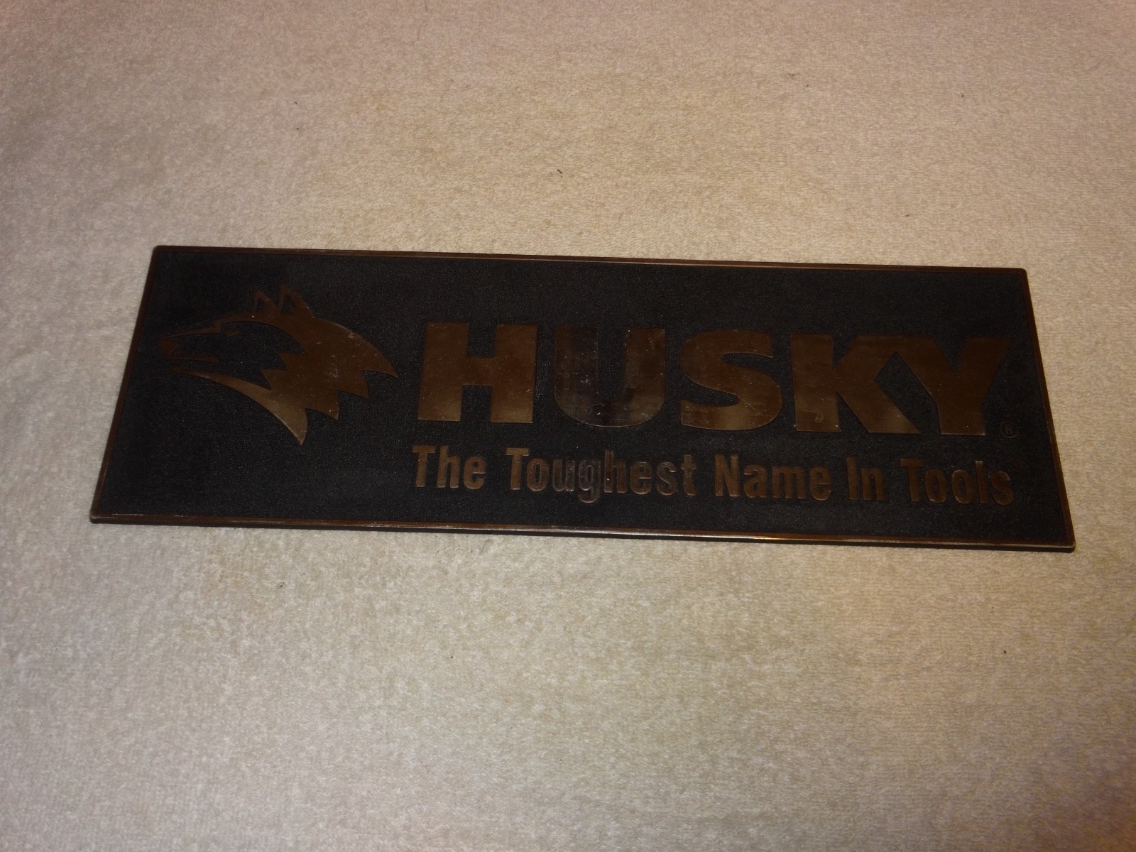 VINTAGE HUSKY THE TOUGHEST NAME IN TOOLS +DOG 16″ PLASTIC TOOL GASOLINE OIL SIGN