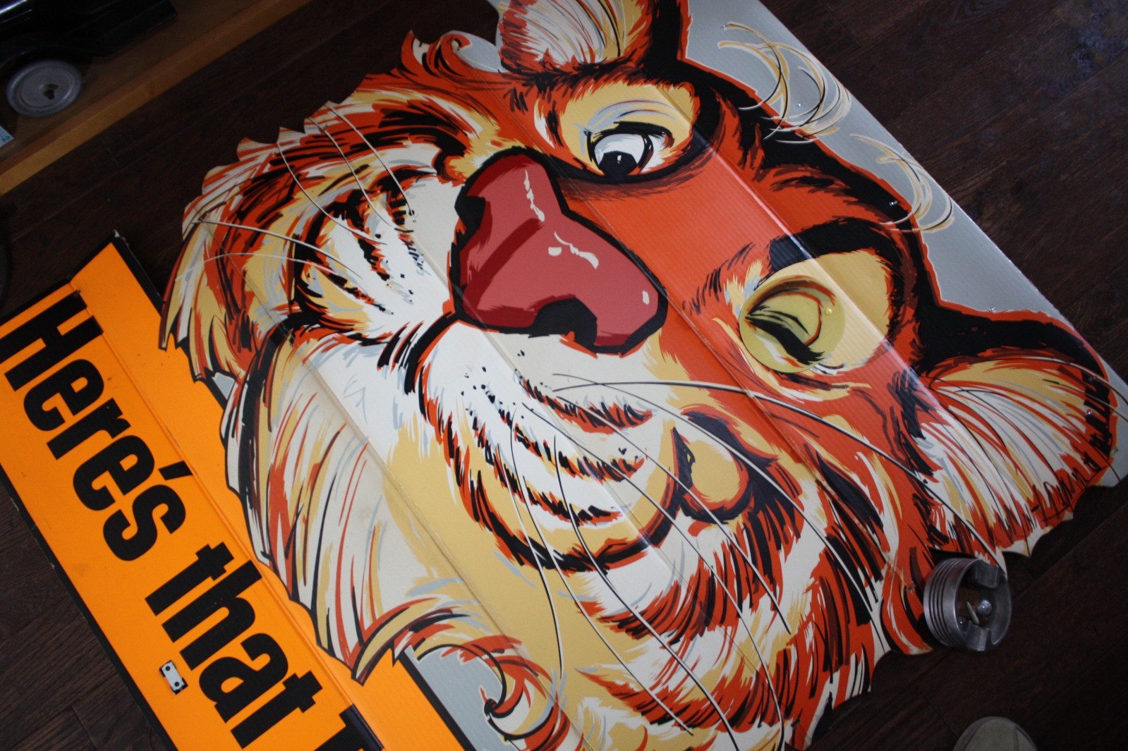 LARGE VINTAGE HUMBLE OIL ESSO TIGER ADVERTISING SIGN LENTCULAR WINKING EYE RARE