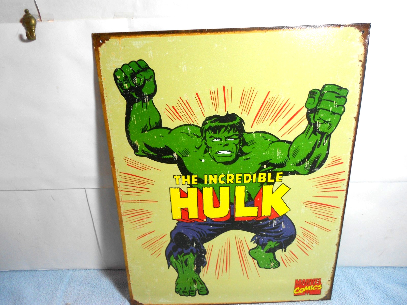 VINTAGE 12×16 in MARVEL COMICS INCREDIBLE HULK ADV. SIGN TIN METAL TACKER – X95