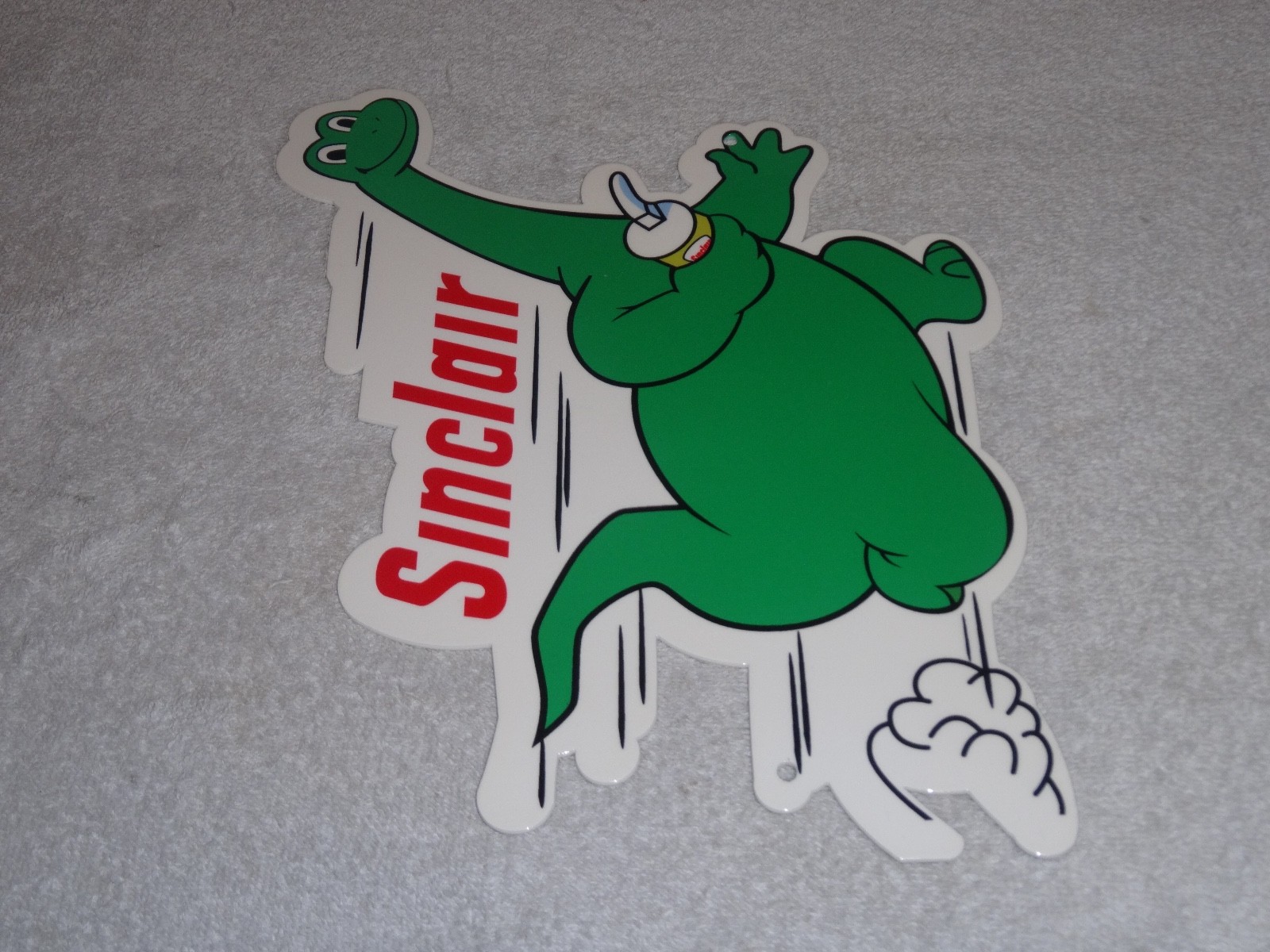 VINTAGE DINO THE DINOSAUR RUNNING W/ OIL 14″ X 10″ METAL SINCLAIR GASOLINE SIGN!