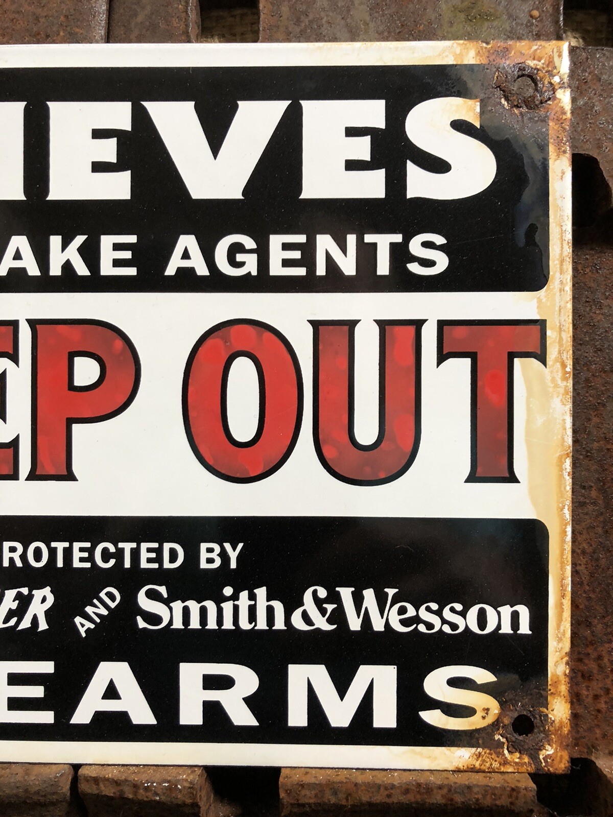 VINTAGE THIEVES KEEP OUT WINCHESTER SMITH WESSON GUN 10”PORCELAIN SIGN GAS OIL