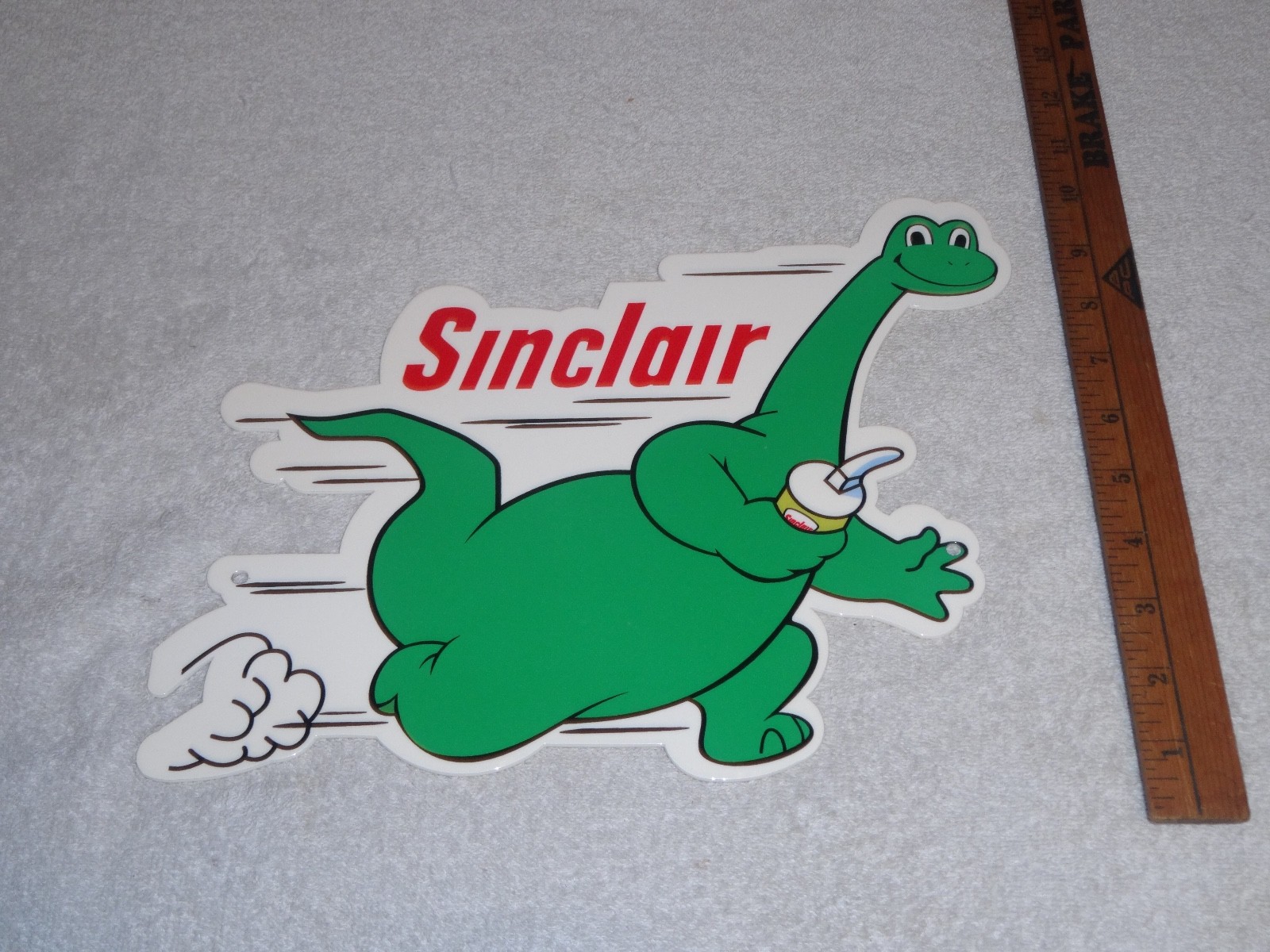VINTAGE DINO THE DINOSAUR RUNNING W/ OIL 14″ X 10″ METAL SINCLAIR GASOLINE SIGN!