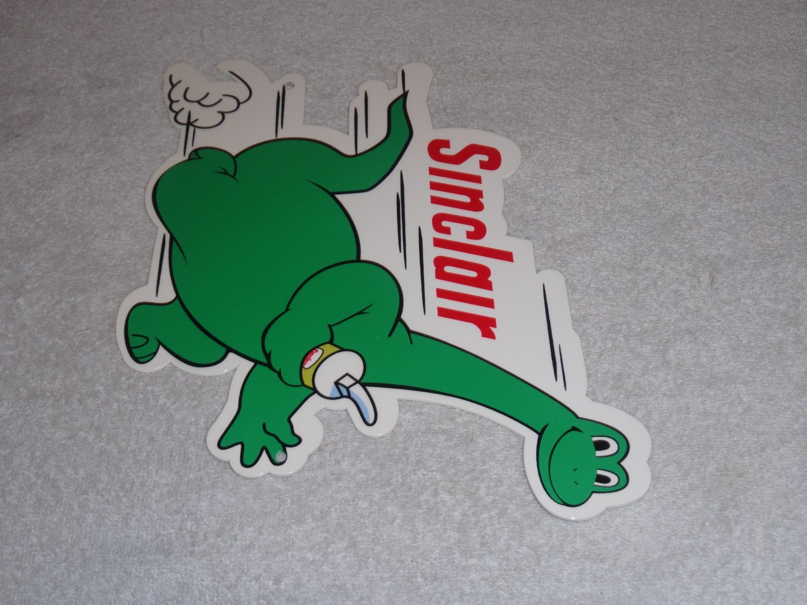VINTAGE DINO THE DINOSAUR RUNNING W/ OIL 14″ X 10″ METAL SINCLAIR GASOLINE SIGN!