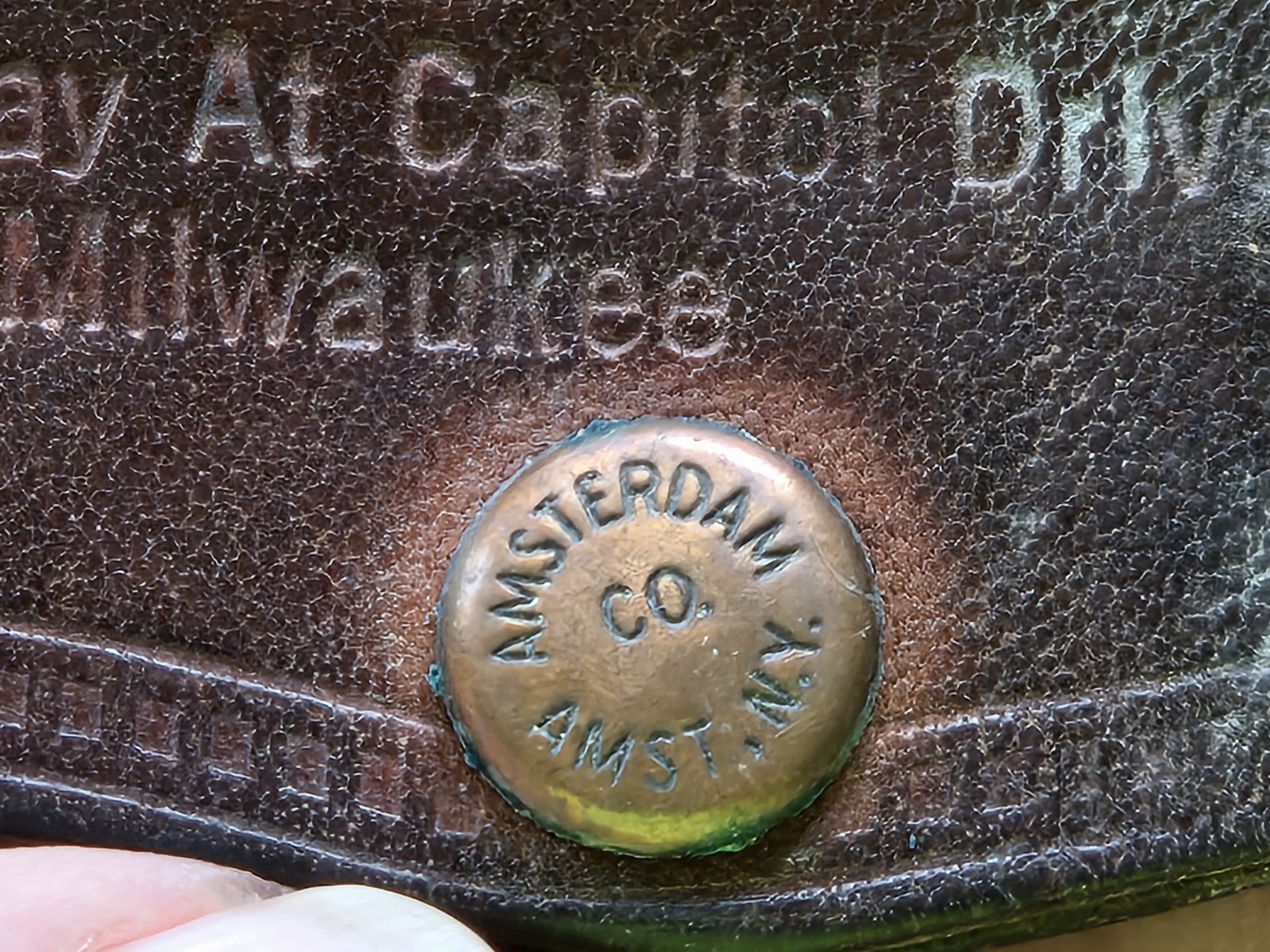 Vintage Kvam Cadillac Co. Leather Key Holder Milwaukee, WI – Large Brass Emblem