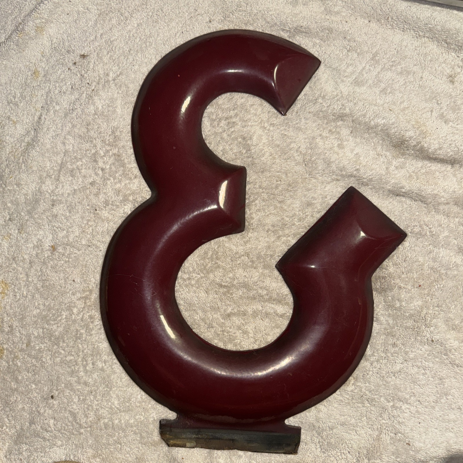 VINTAGE MAROON PORCELAIN AMPERSAND GAS STATION METAL LETTER & SIGN Great Conditi