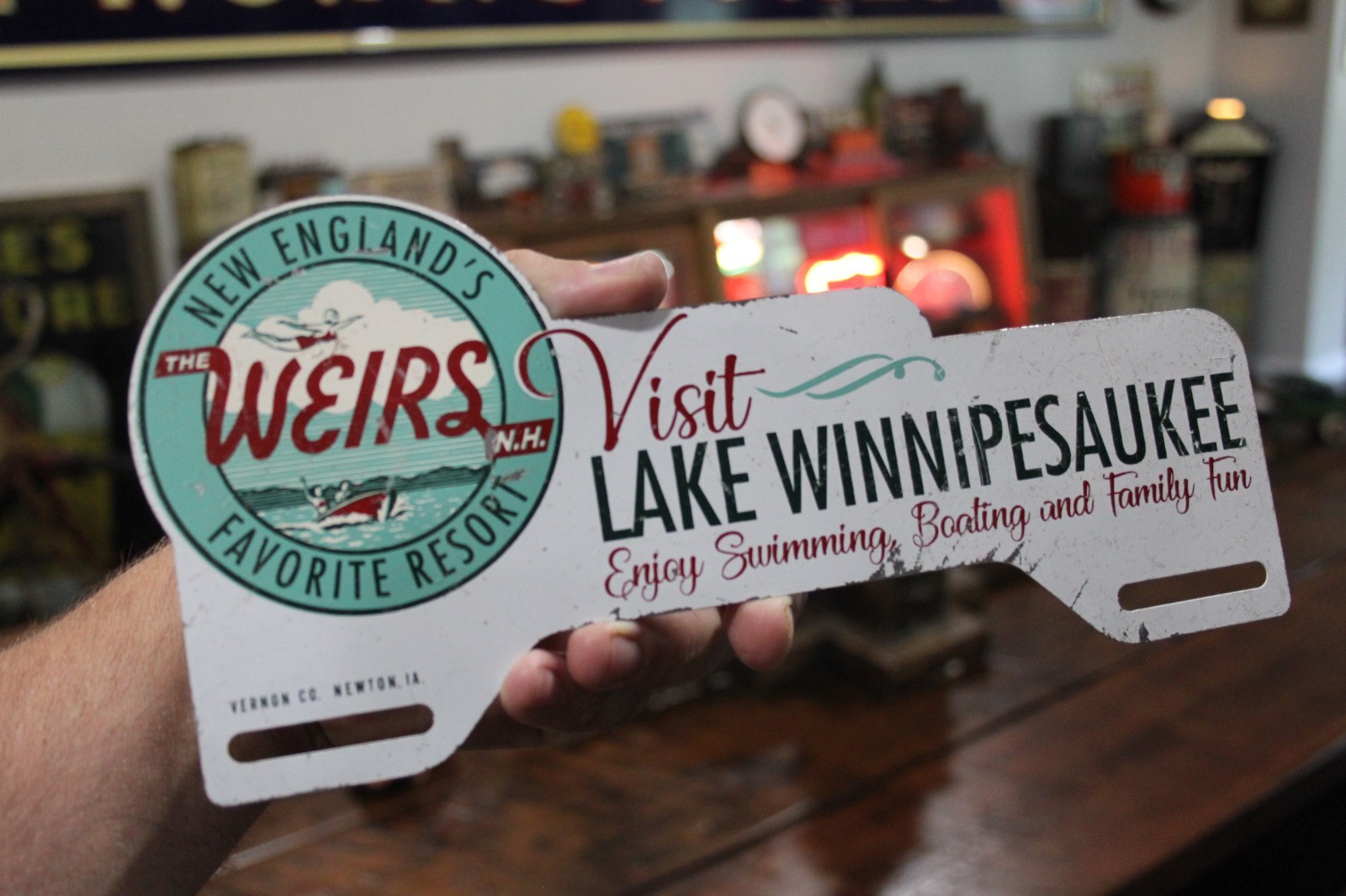 RARE 1950s VISIT LAKE WINNIPESAUKEE NEW ENGLAND RESORT PAINTED METAL SIGN BOAT