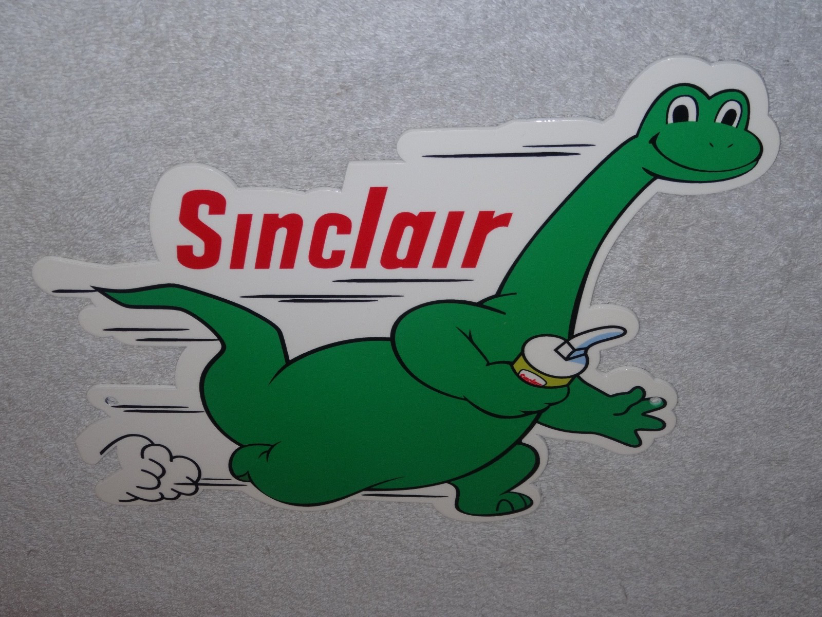 VINTAGE DINO THE DINOSAUR RUNNING W/ OIL 14″ X 10″ METAL SINCLAIR GASOLINE SIGN!