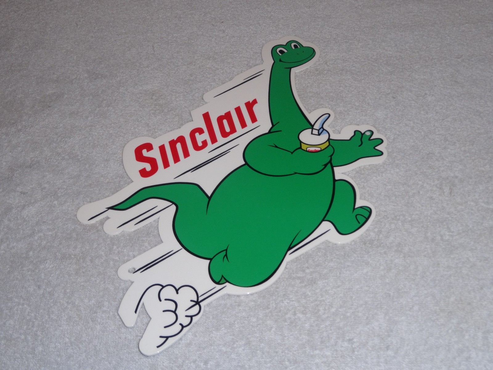 VINTAGE DINO THE DINOSAUR RUNNING W/ OIL 14″ X 10″ METAL SINCLAIR GASOLINE SIGN!