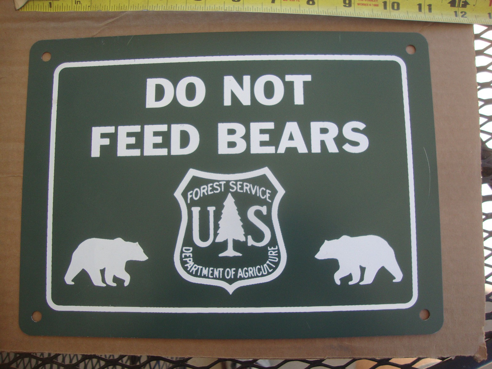 VINTAGE DO NOT FEED BEARS Sign steel sign Park Ranger Forest Service