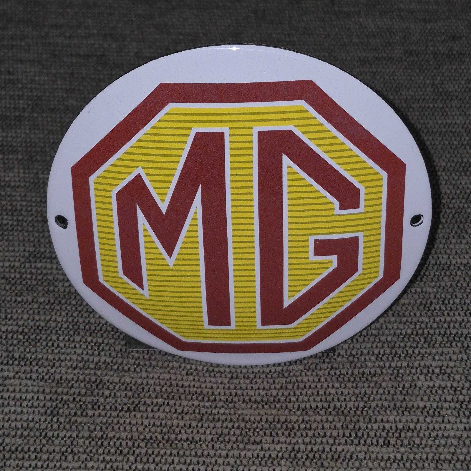 MG BRITISH CAR PORCELAIN DOOR ENAMEL GARAGE SIGN ROUND 12cm / 4.75″