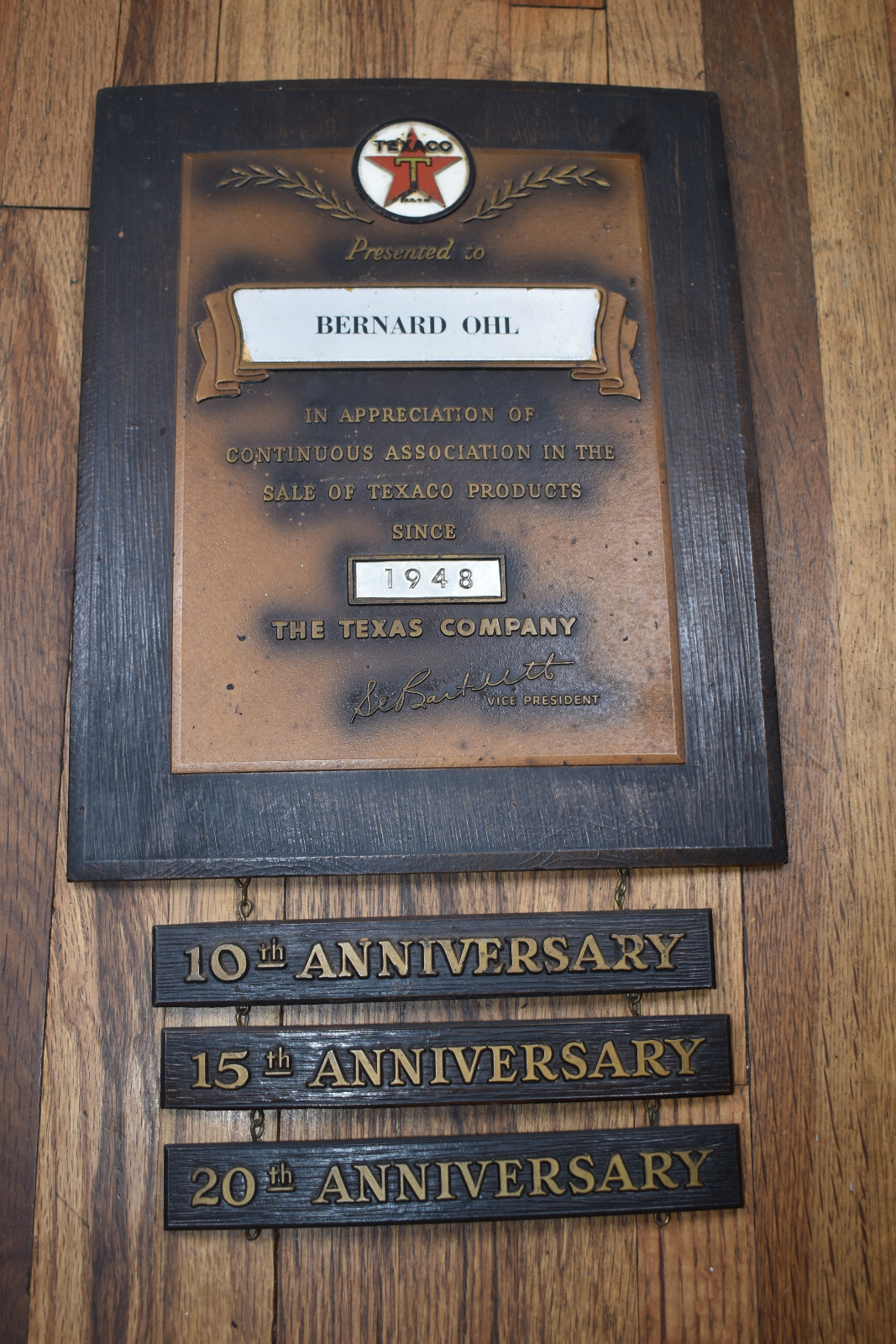 Vintage Texaco Oil Dealer Service Station Anniversary Award Sign Oelwein IA