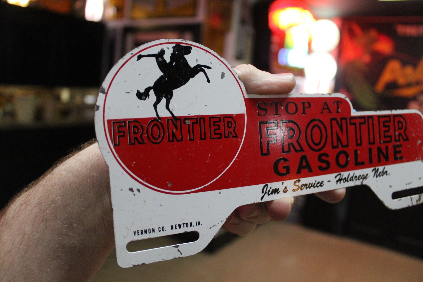 RARE 1950s FRONTIER GASOLINE PAINTED METAL TOPPER SIGN HOLDREGE NEBRASKA HORSE