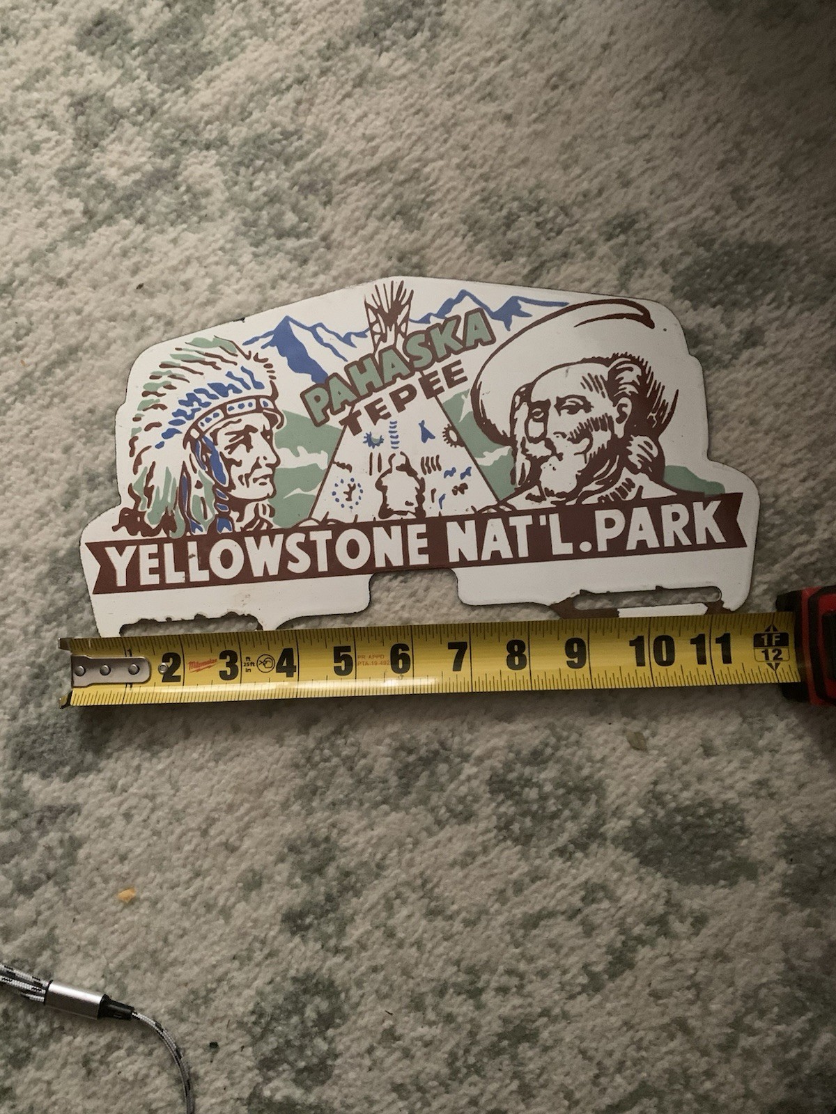 VINTAGE 12×6.5″ YELLOWSTONE NATIONAL PARK Buffalo Bill Porcelain SIGN