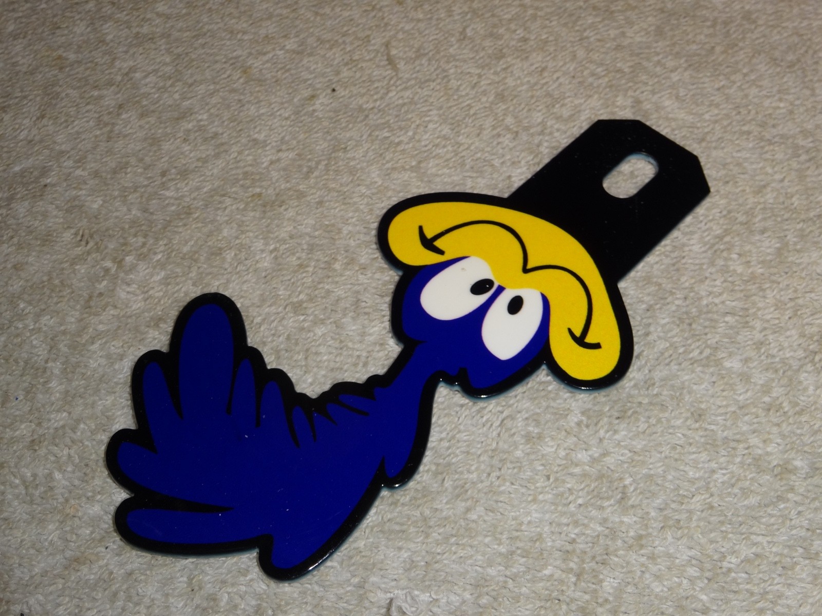 VINTAGE ROADRUNNER LOONEY TUNES 5″ METAL GASOLINE OIL LICENSE PLATE TOPPER SIGN!