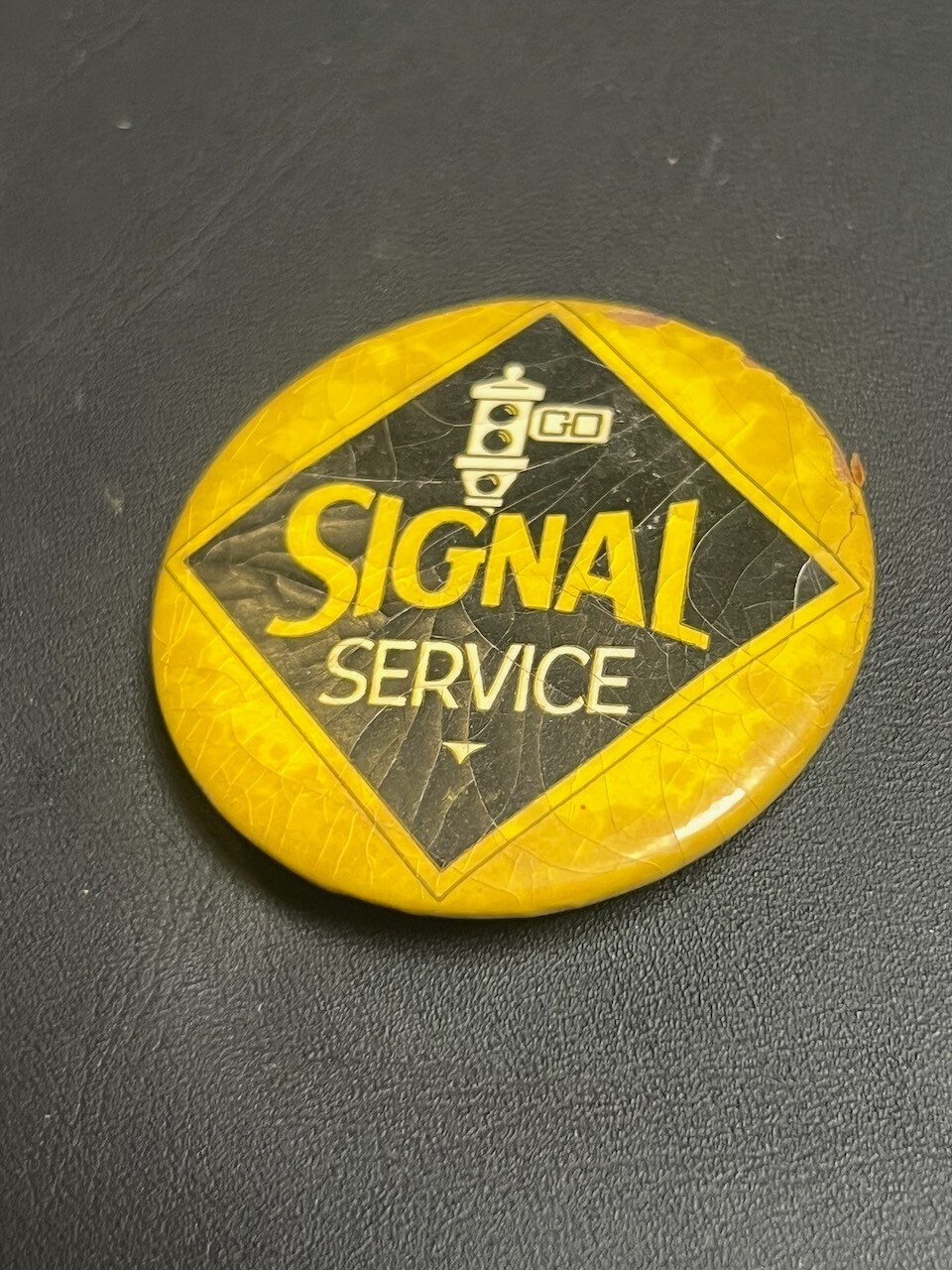 Signal Gas & Oil Vintage Celluloid Service Advertising Pin back Button 1930’s
