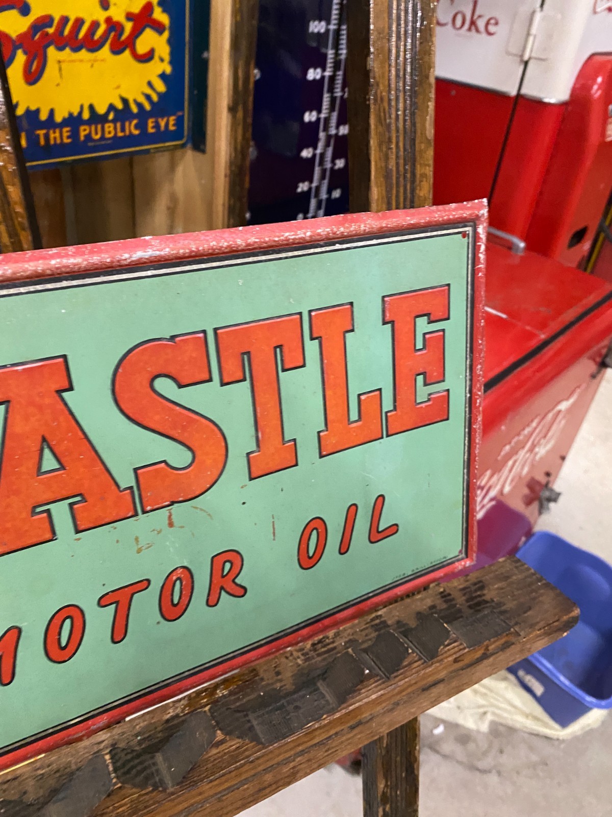 RARE Vintage CASTLE Motor Oil Aluminum Metal Sign GAS OIL 19 1/2′ x 9 1/2″