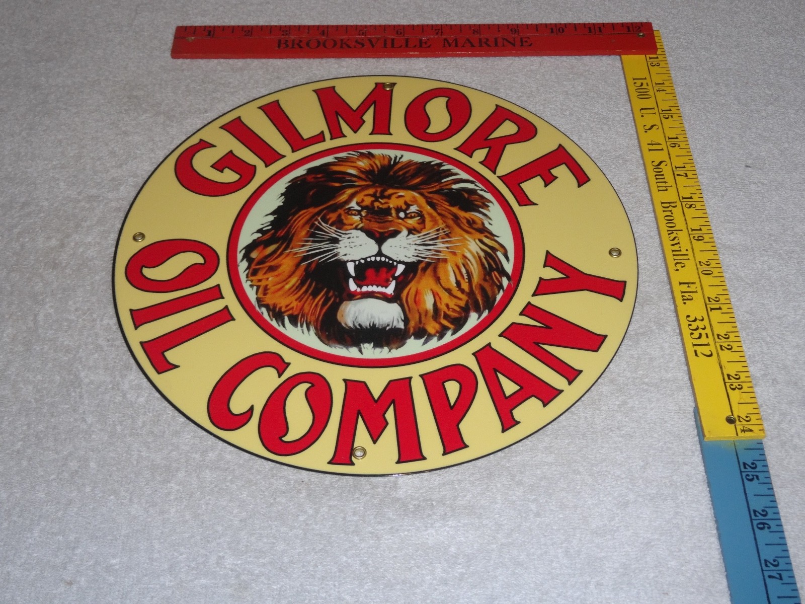 VINTAGE GILMORE OIL COMPANY LION GROWLING 11 3/4″ PORCELAIN METAL GASOLINE SIGN!