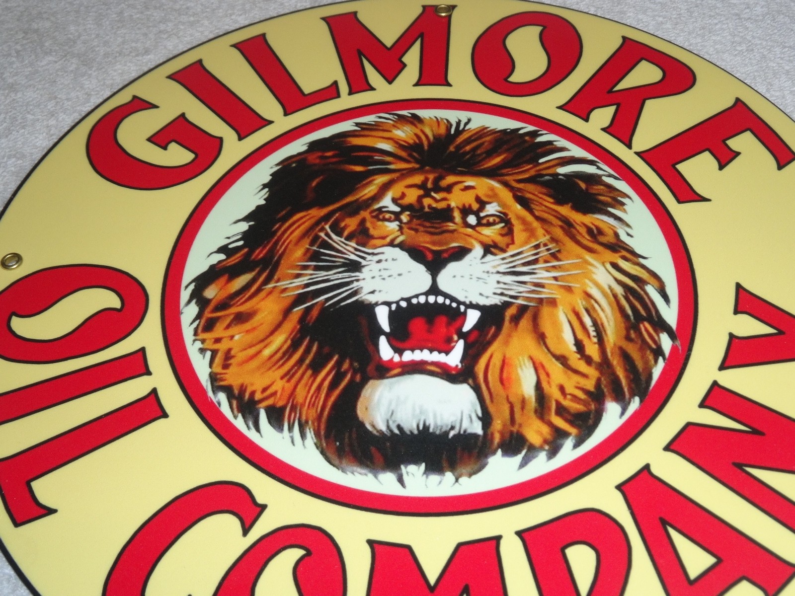 VINTAGE GILMORE OIL COMPANY LION GROWLING 11 3/4″ PORCELAIN METAL GASOLINE SIGN!
